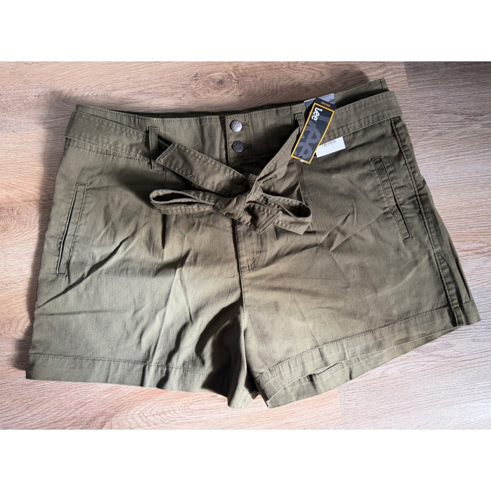 Women plus size mid rise shorts 26W